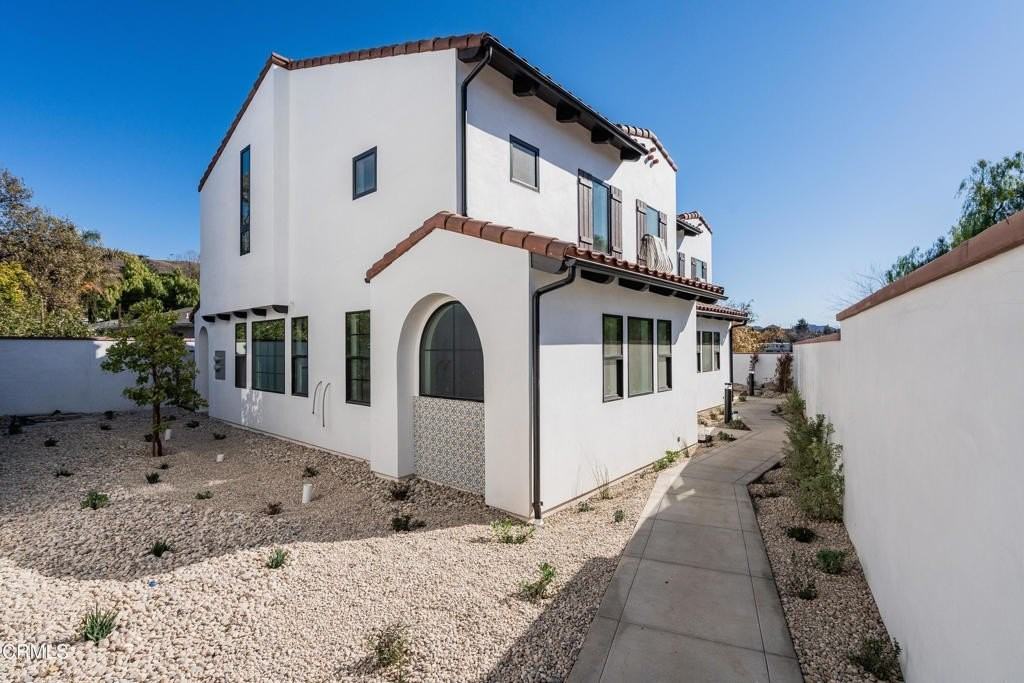 136 N Oakview Dr #101 - Photo 3 of 32