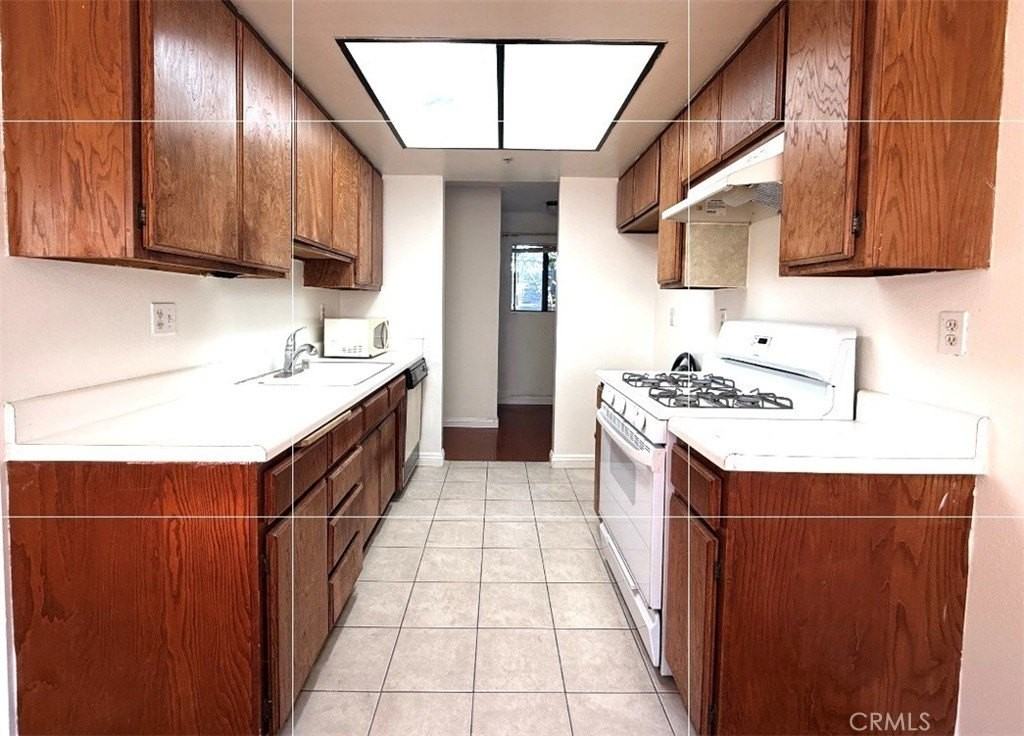 307 S Mcpherrin Ave #B - Photo 3 of 15