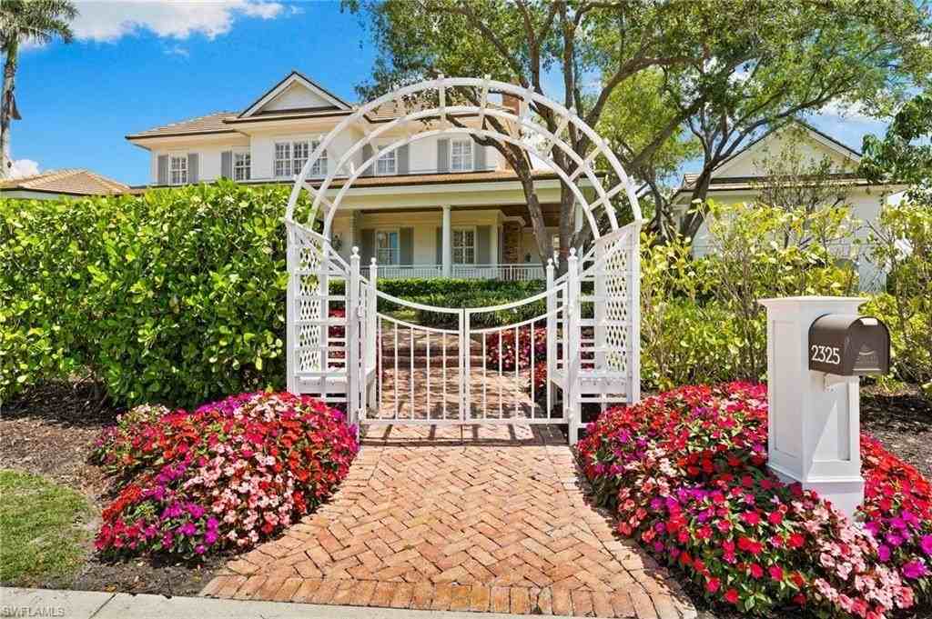 2325 Lantern Ln - Photo 3 of 50