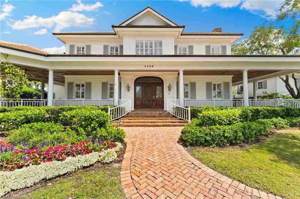 2325 Lantern Ln - Photo 6 of 50