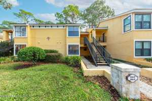 featured image of 864 Shoreline Cir