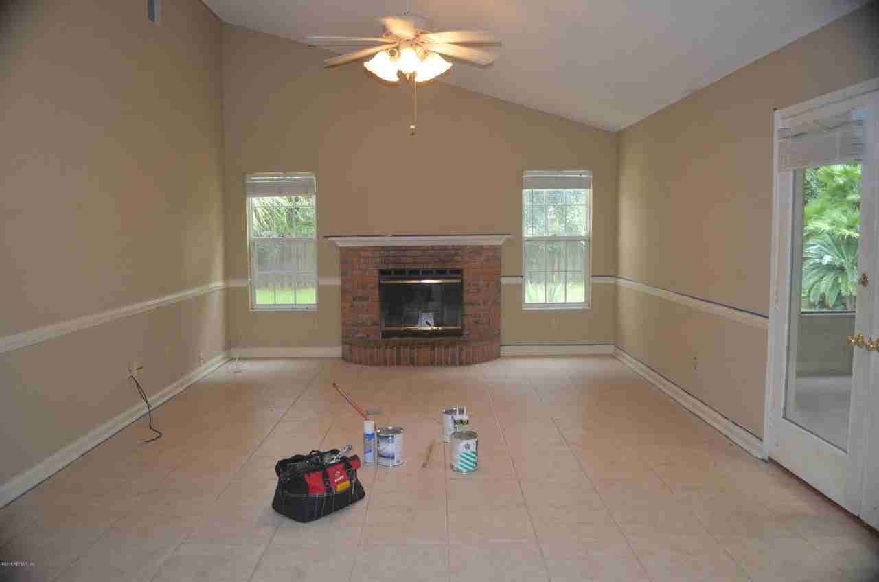 1008 Larkspur Loop - Photo 3 of 15