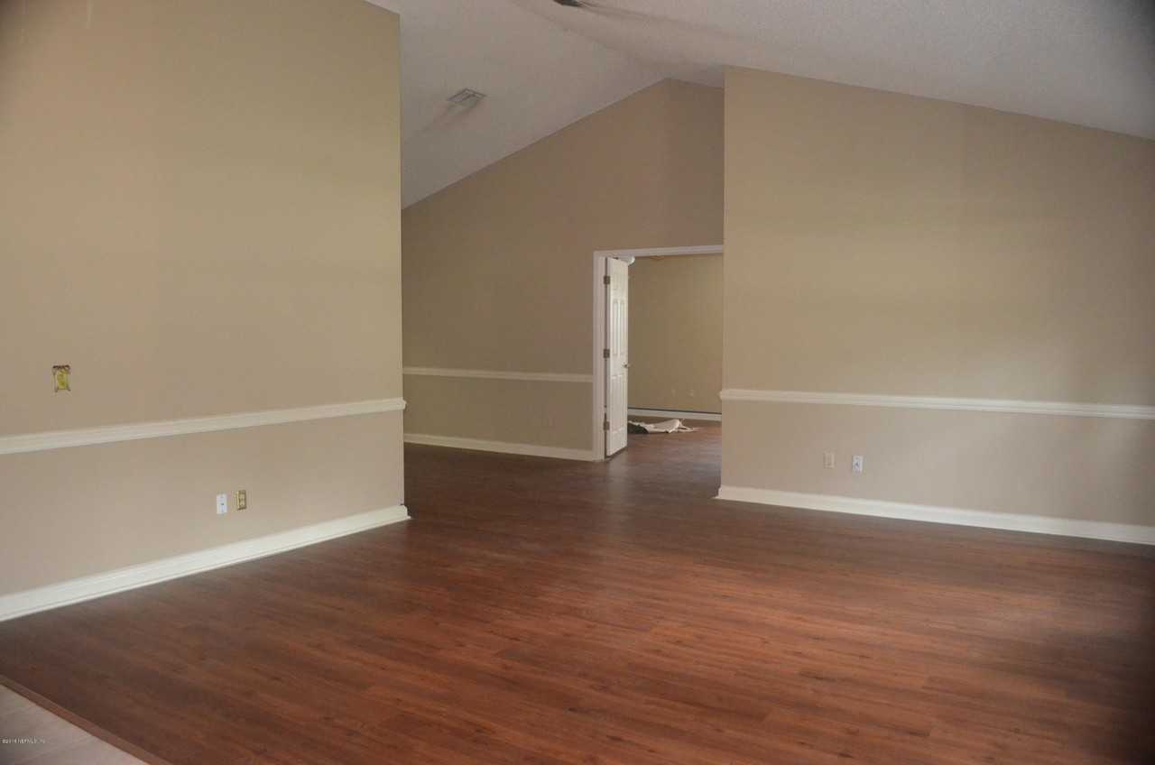 1008 Larkspur Loop - Photo 4 of 15