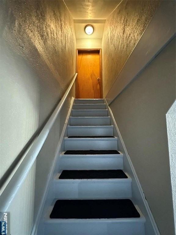 60 Chamberlain Ave - Photo 3 of 13