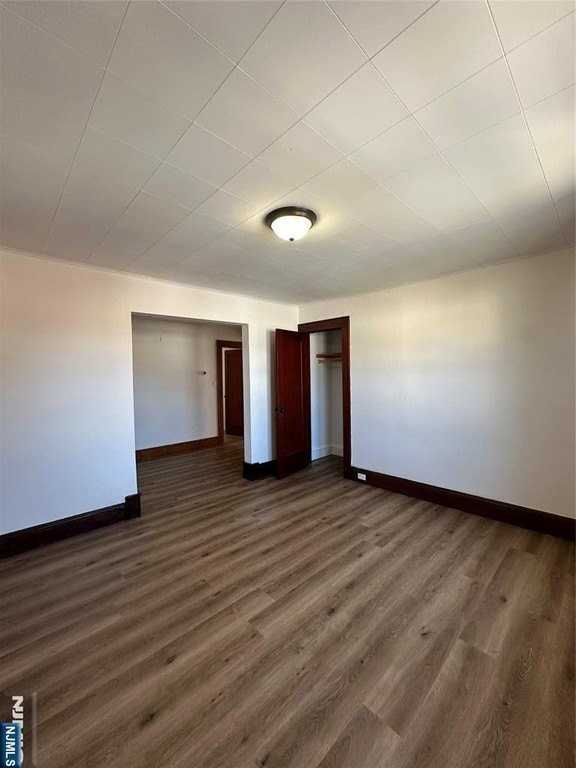 60 Chamberlain Ave - Photo 5 of 13