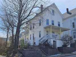 featured image of 40 Putnam St #2