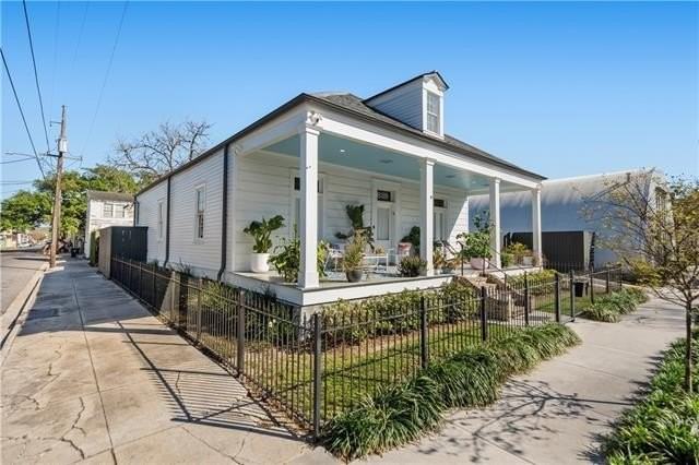 639 Desire St - Photo 3 of 37