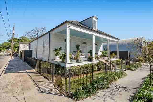 639 DESIRE AND 3400 ROYAL Street - Photo 3 of 37