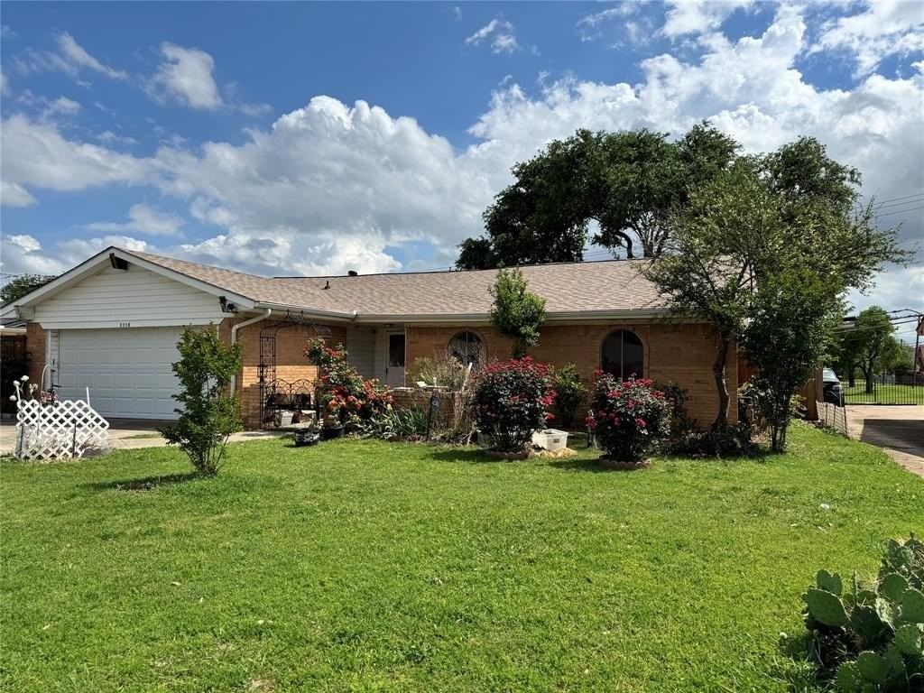 3718 W Rochelle Rd - Photo 2 of 32
