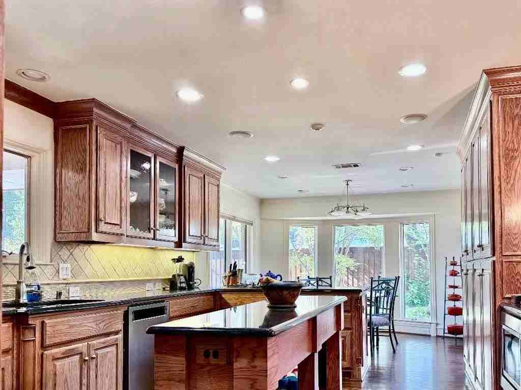 7141 Twin Tree Ln - Photo 6 of 17