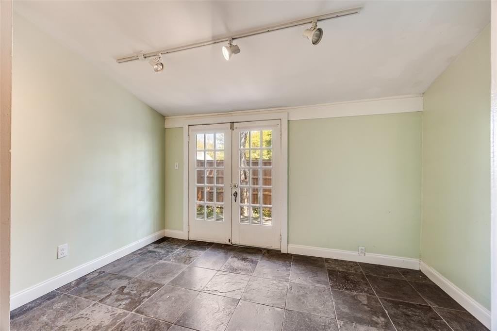 3810 Whitehall Dr - Photo 7 of 12