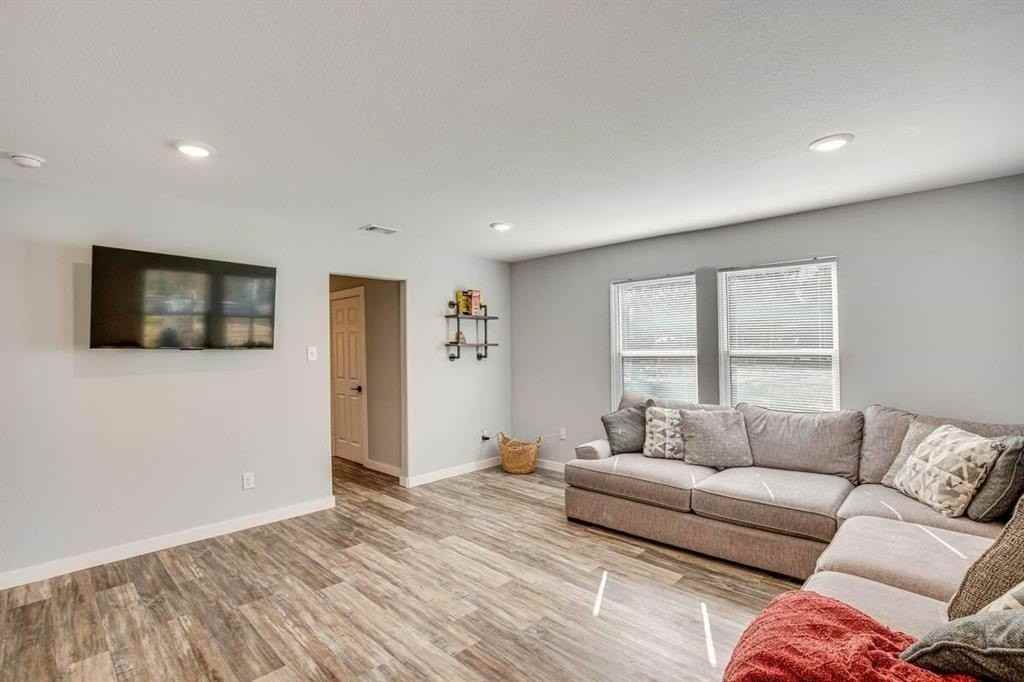 5248 Sam Houston Dr - Photo 7 of 25