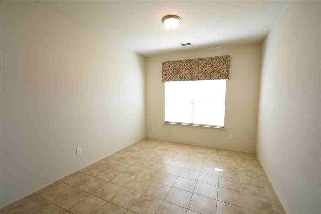 201 Plantation Dr - Photo 6 of 37