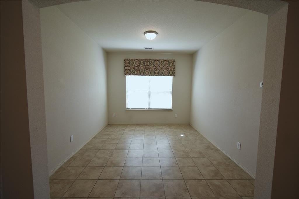 201 Plantation Dr - Photo 7 of 37