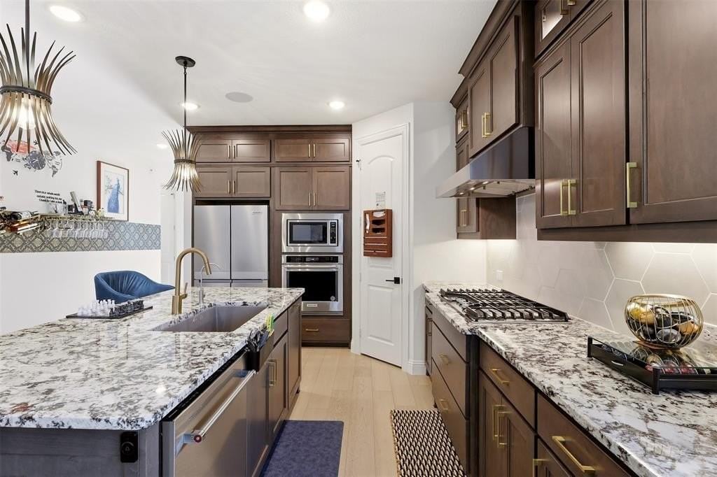 3201 Casa Blanca St - Photo 7 of 30
