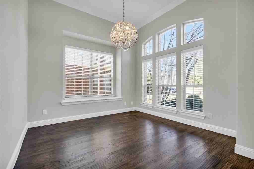 3520 Bahama Dr - Photo 4 of 38