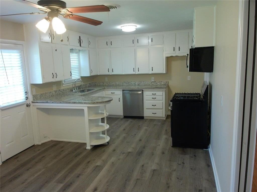 4929 Roxie St - Photo 4 of 10