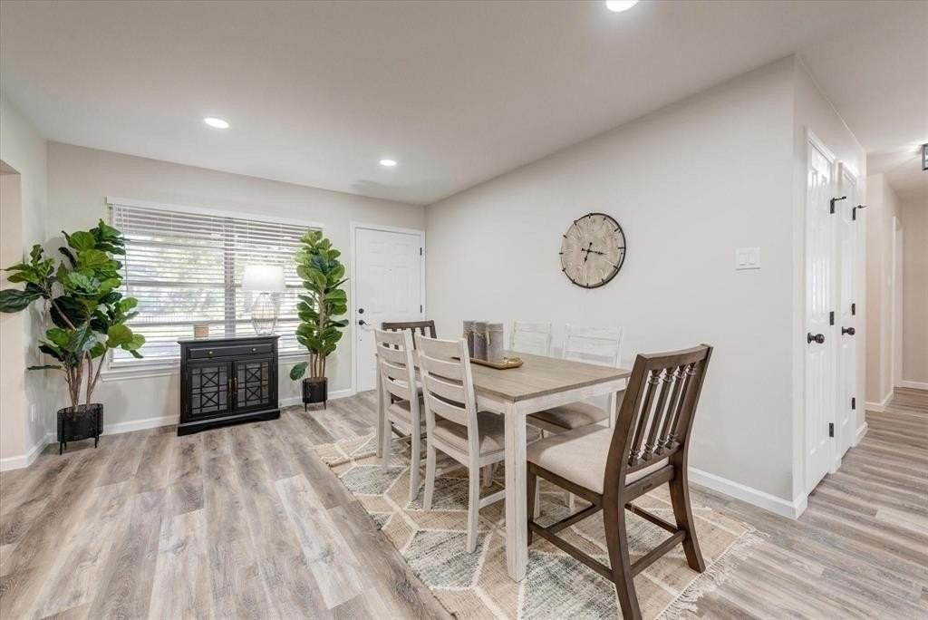 811 Denton Dr - Photo 5 of 29