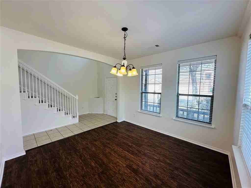 421 Sandy Creek Dr - Photo 5 of 40