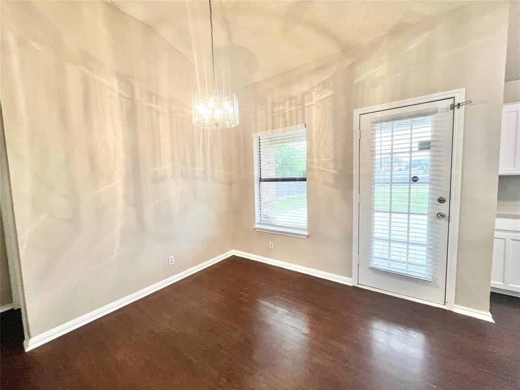 216 Freedom Ln - Photo 6 of 24