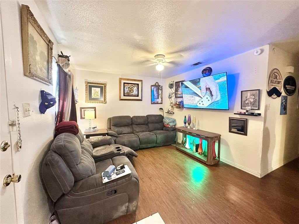 915 N 7th St - Photo 2 of 14