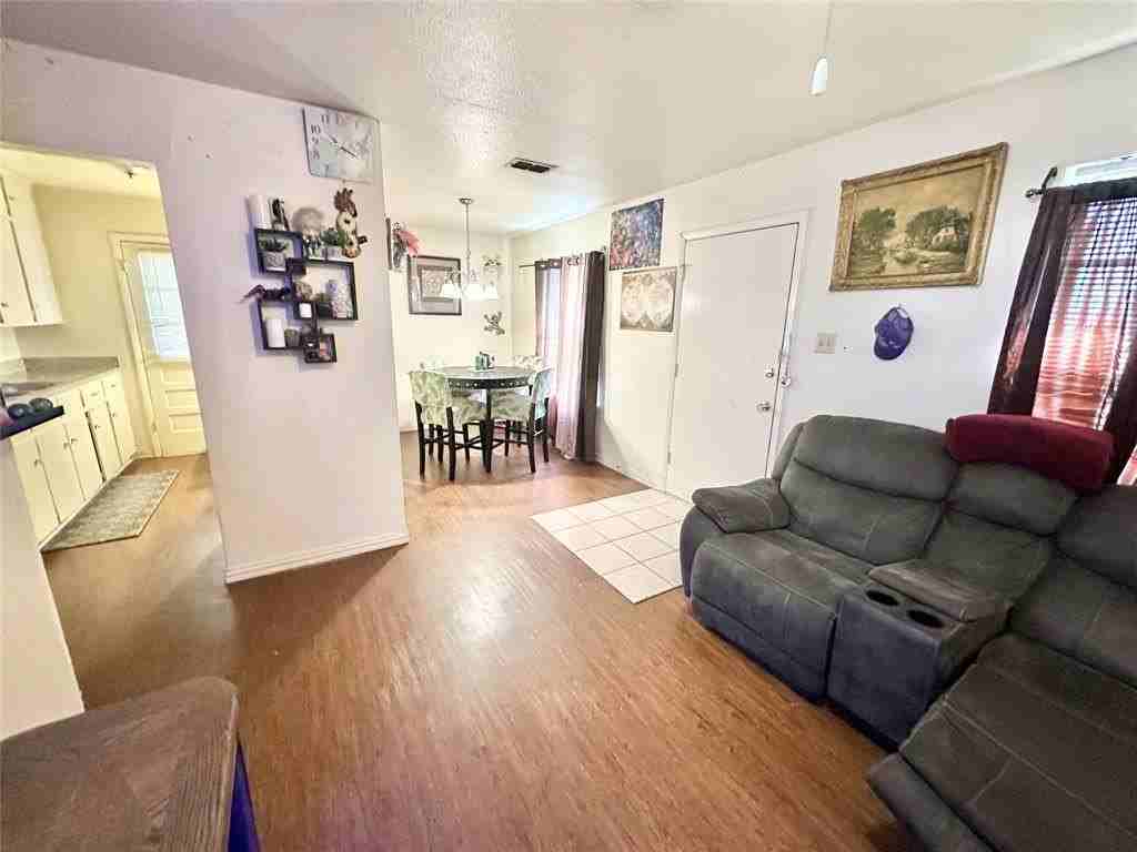 915 N 7th St - Photo 3 of 14