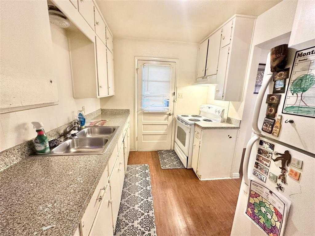 915 N 7th St - Photo 4 of 14