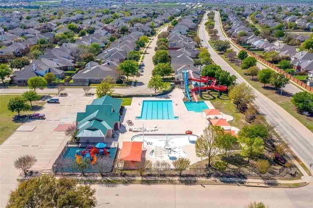 4641 Poplar Ridge Dr - Photo 2 of 15