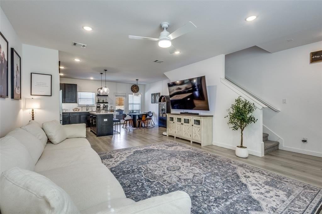 552 Brook View Dr - Photo 3 of 30