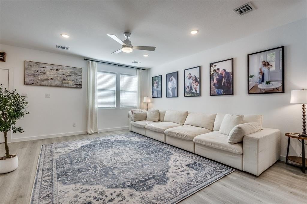 552 Brook View Dr - Photo 4 of 30