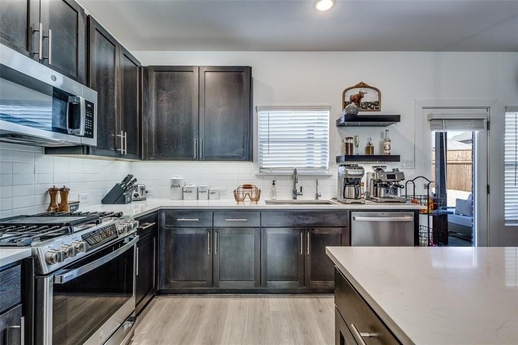 552 Brook View Dr - Photo 5 of 30