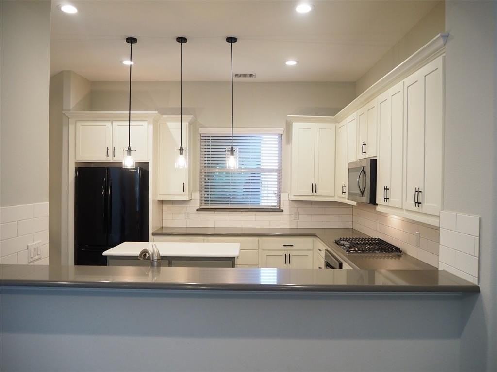 4129 Broadway Ave - Photo 7 of 27