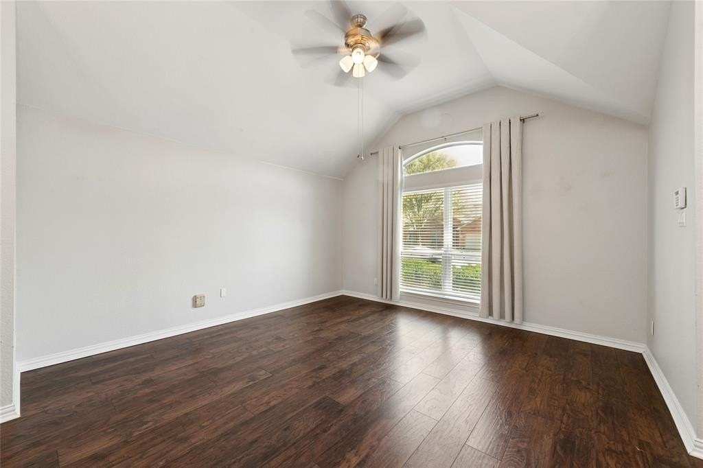 5415 Plantation Ln - Photo 2 of 32