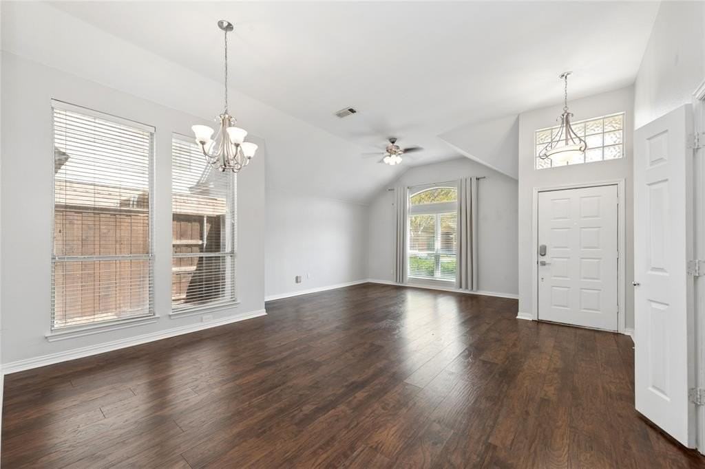 5415 Plantation Ln - Photo 5 of 32