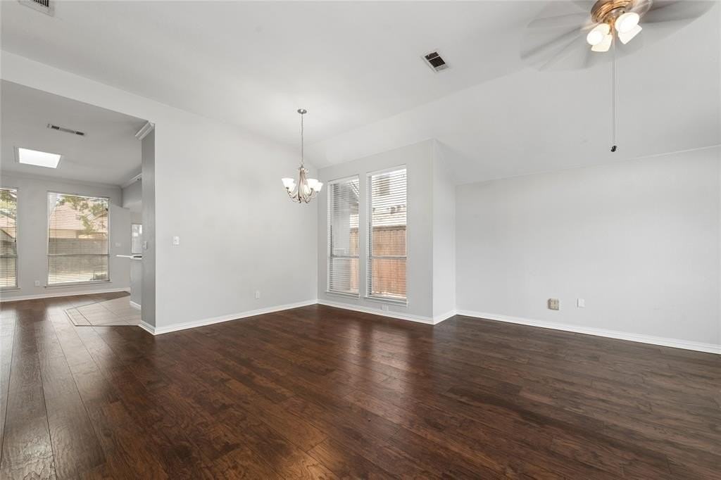 5415 Plantation Ln - Photo 6 of 32