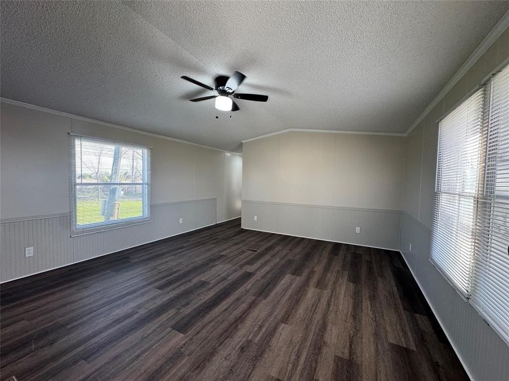 1204 Traders Rd - Photo 4 of 12