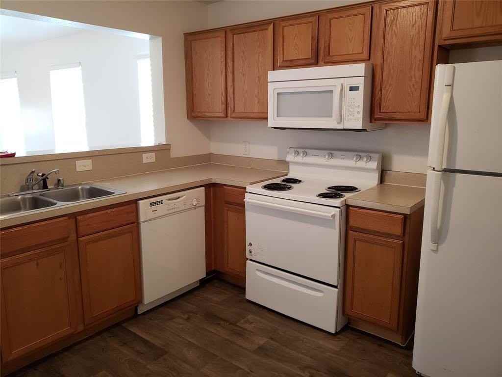 13631 Biggs St - Photo 3 of 17