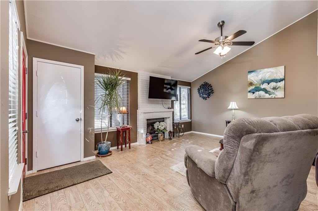 513 Hunters Glen St - Photo 5 of 22