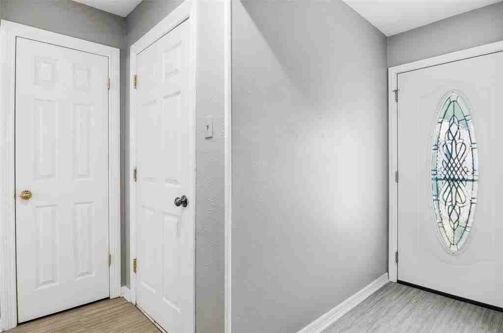 1216 Patrick St - Photo 5 of 30