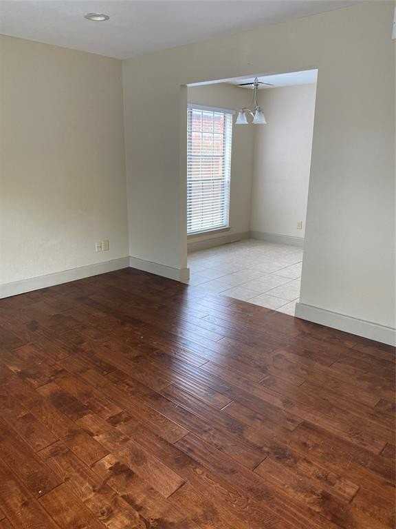 7730 Kings Ridge Rd - Photo 3 of 9