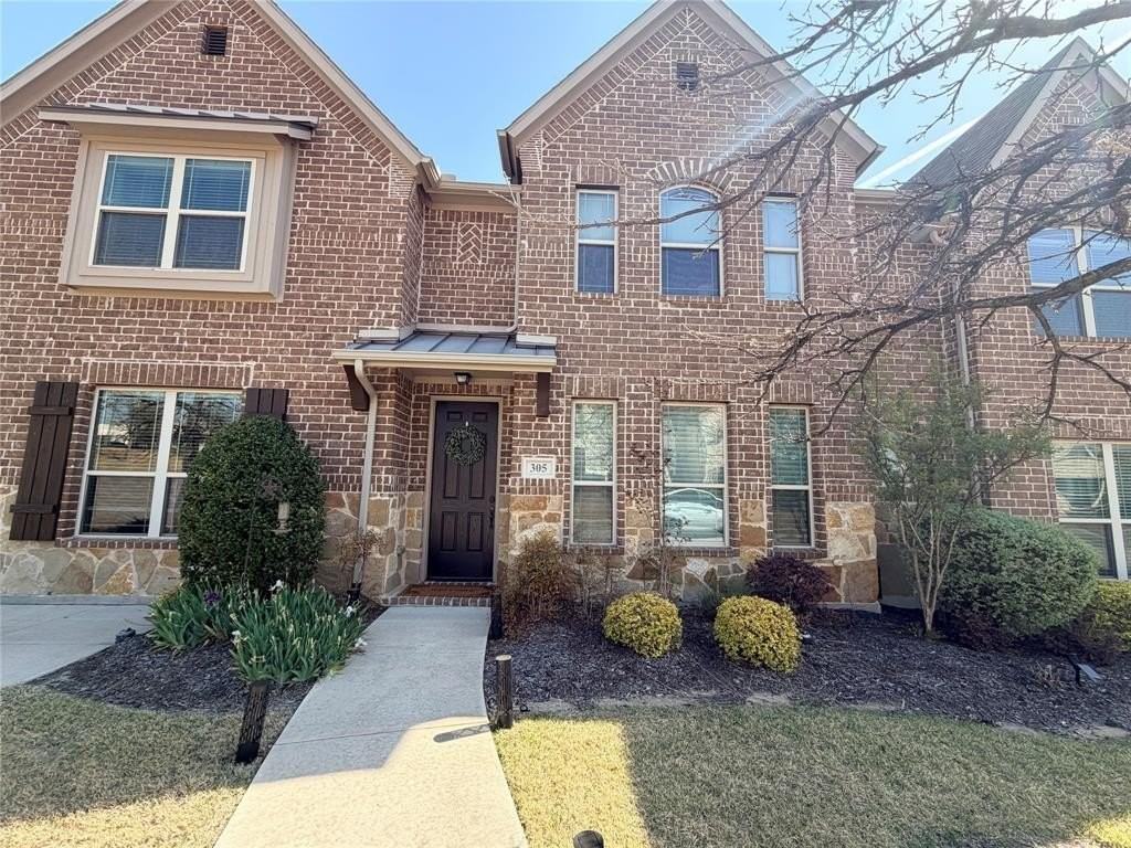 305 Tottenham Ct - Photo 3 of 36