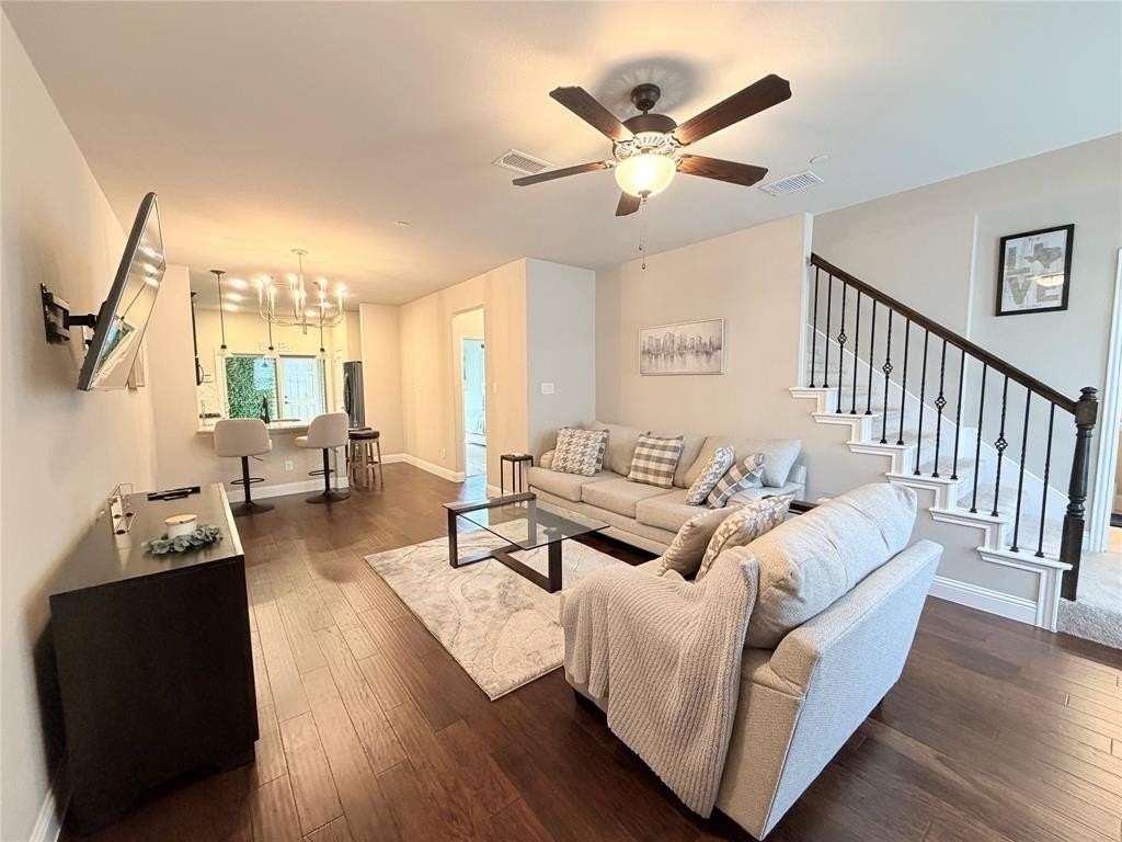 305 Tottenham Ct - Photo 4 of 36