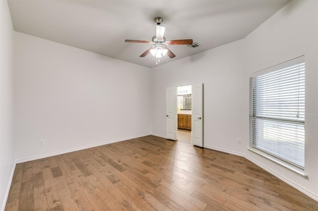 1802 Sanderlain Ln - Photo 5 of 12