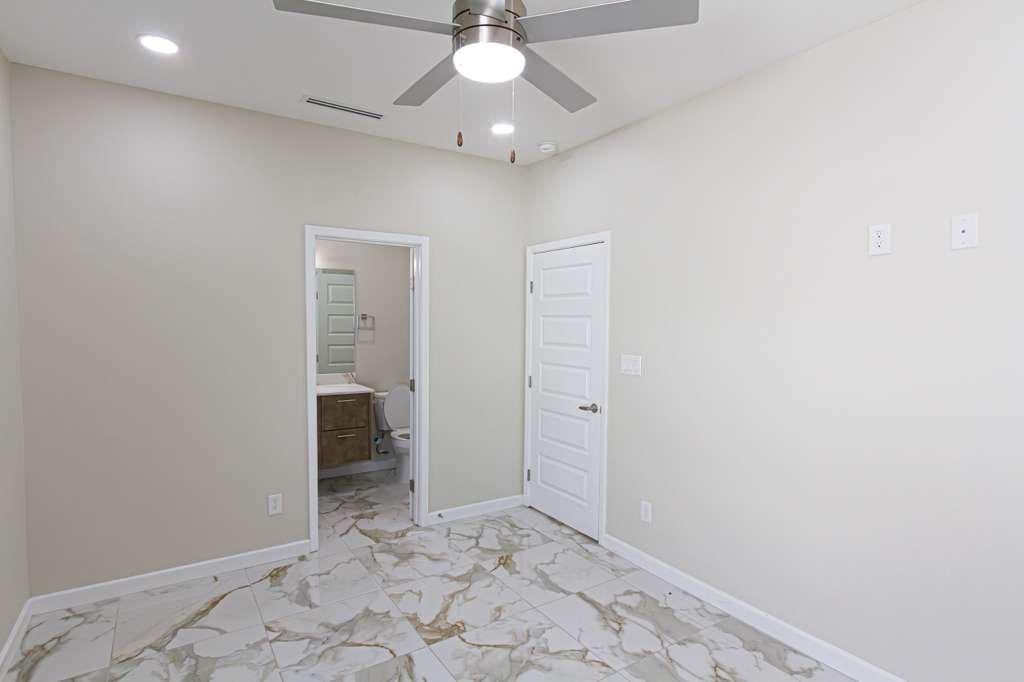 408 N Emerald Ave #2 - Photo 2 of 10