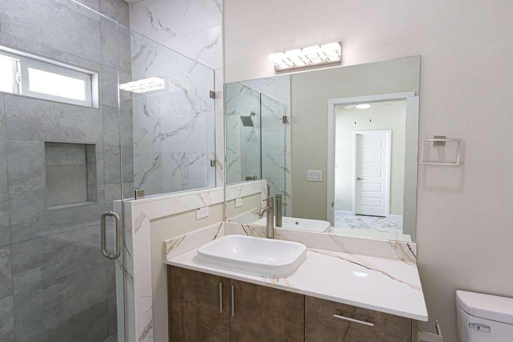 408 N Emerald Ave #2 - Photo 5 of 10