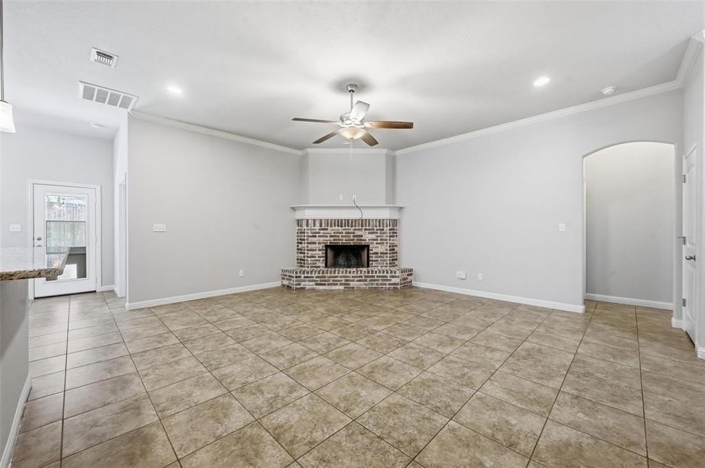 713 Smyth St - Photo 3 of 20