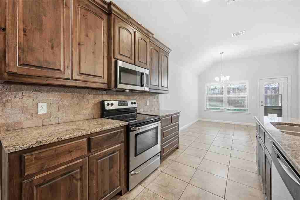 713 Smyth St - Photo 6 of 20