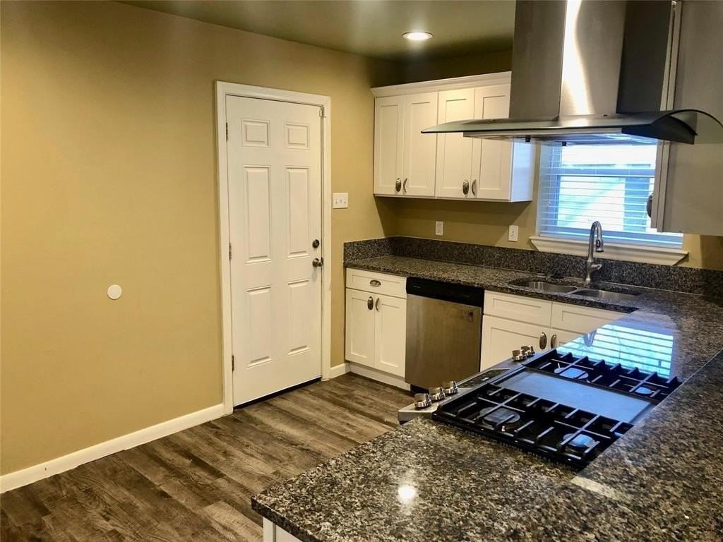 2425 Materhorn Dr - Photo 5 of 14