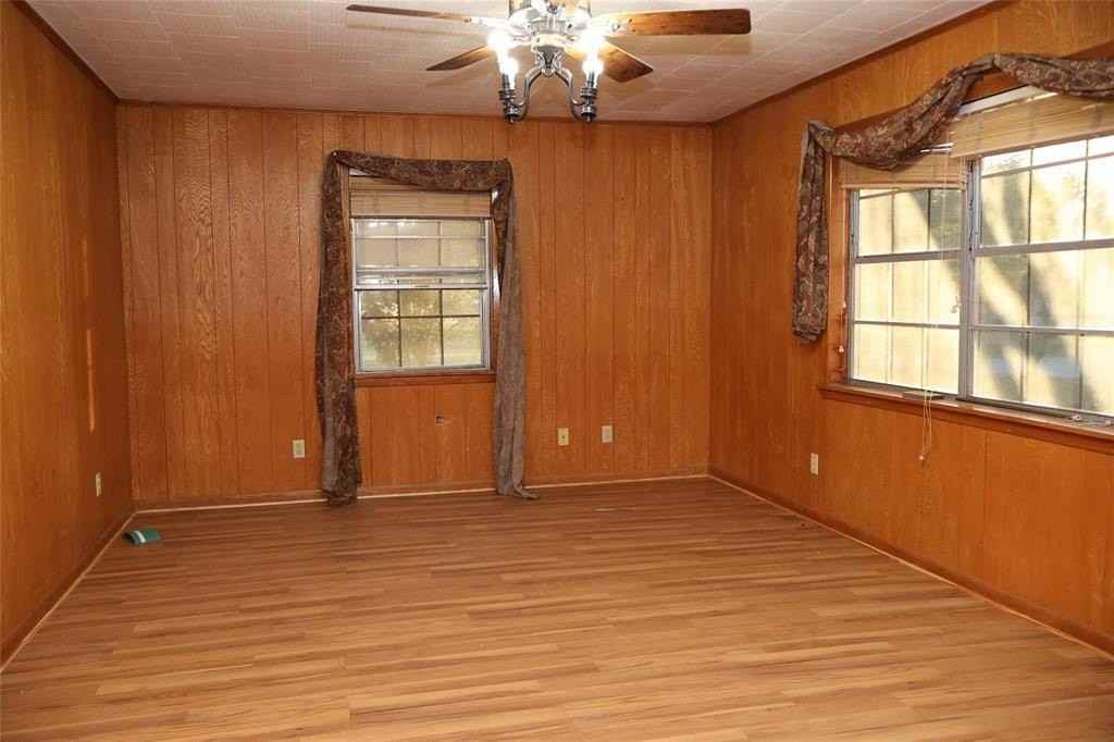 411 Lloyds Ln - Photo 6 of 20