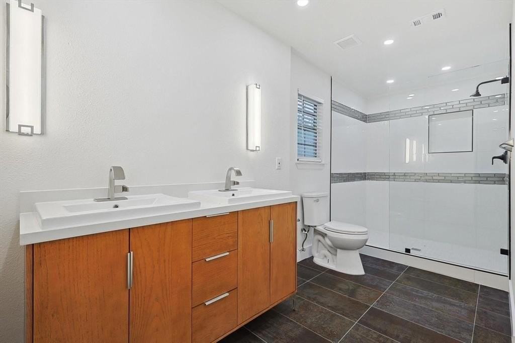 402 Creekmeadow Ln - Photo 5 of 23